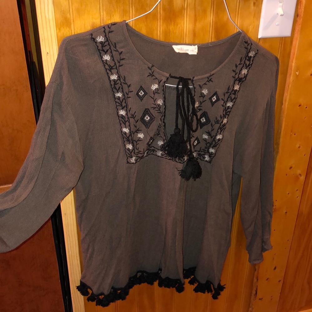 A dark green top!